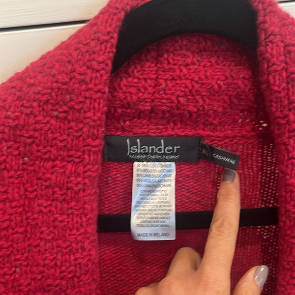 Islanders woman’s one button Cardigan - Picture 2 of 4